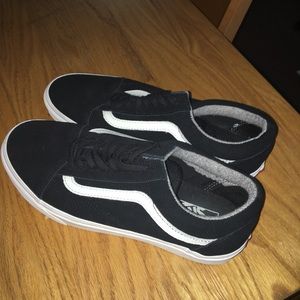 Old skill black and white vans